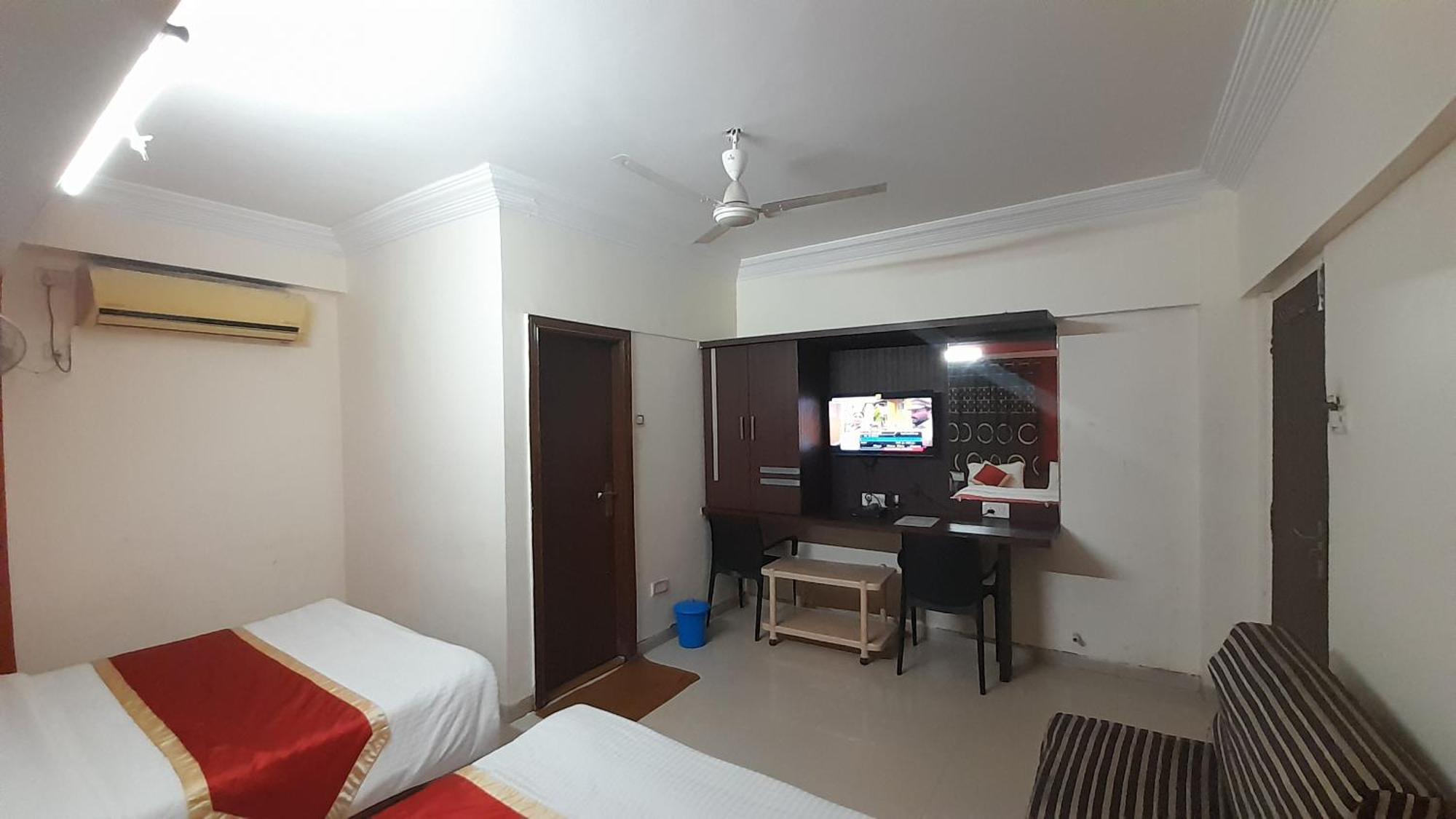 Hotel S K Palace Mahābaleshwar Esterno foto