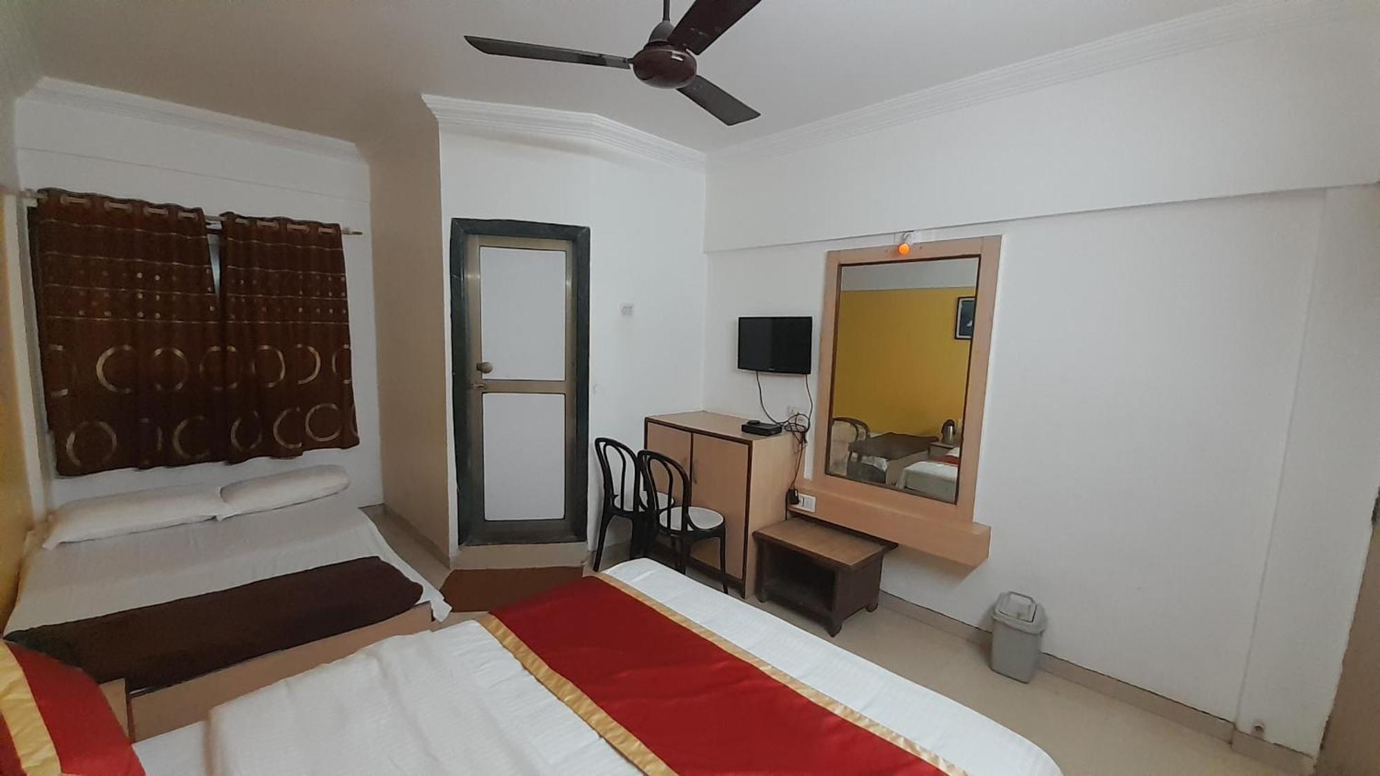 Hotel S K Palace Mahābaleshwar Esterno foto