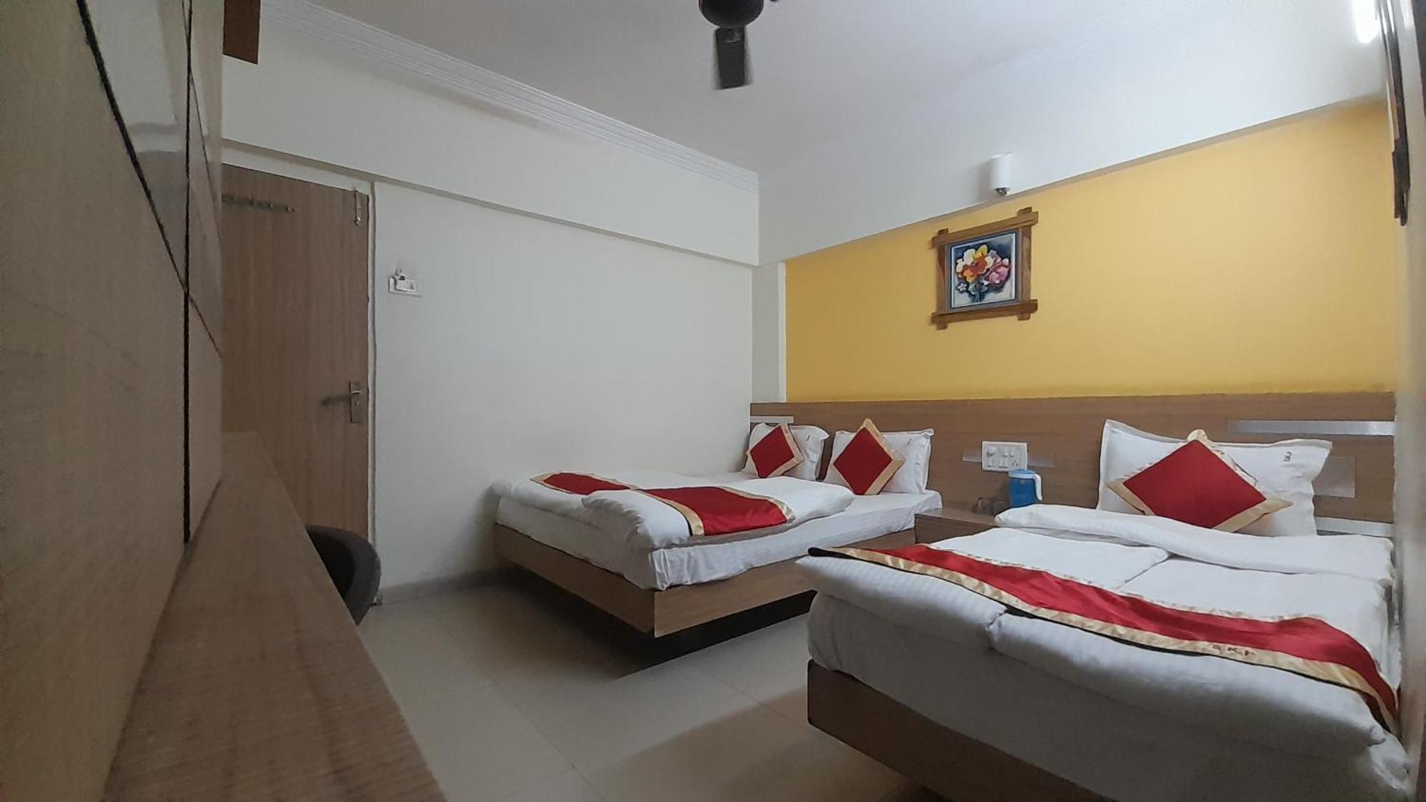 Hotel S K Palace Mahābaleshwar Esterno foto